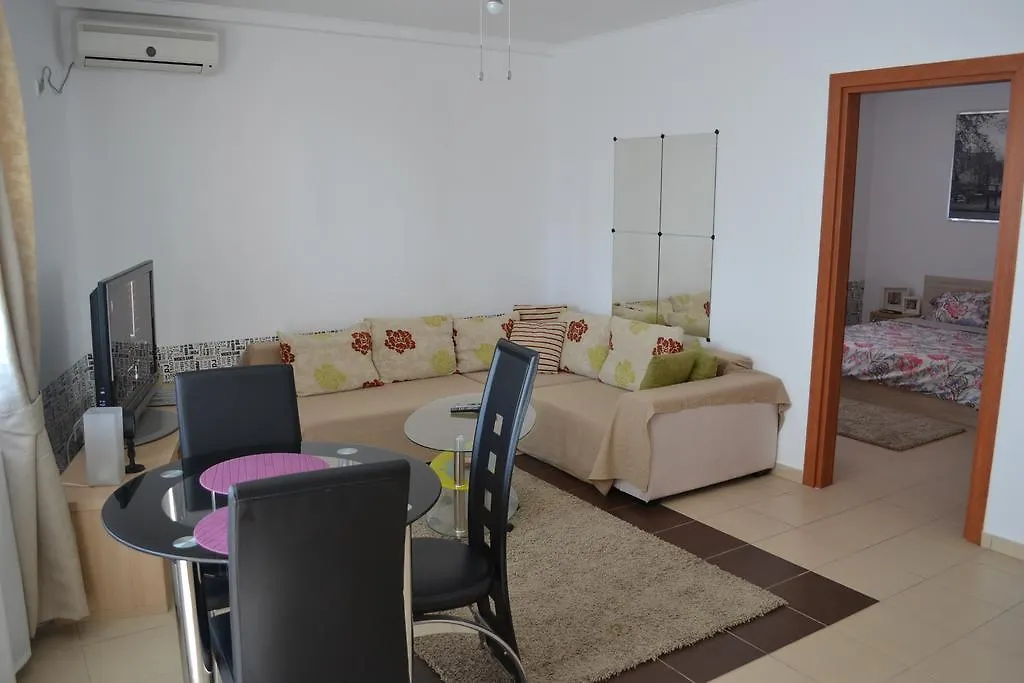 Charming Big Terrace Apartment Bucareste