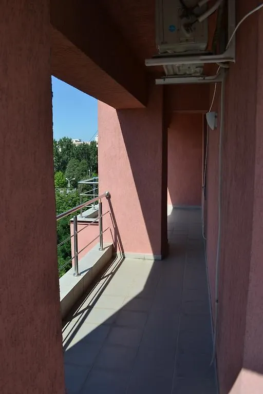 Charming Big Terrace Apartment Bucareste