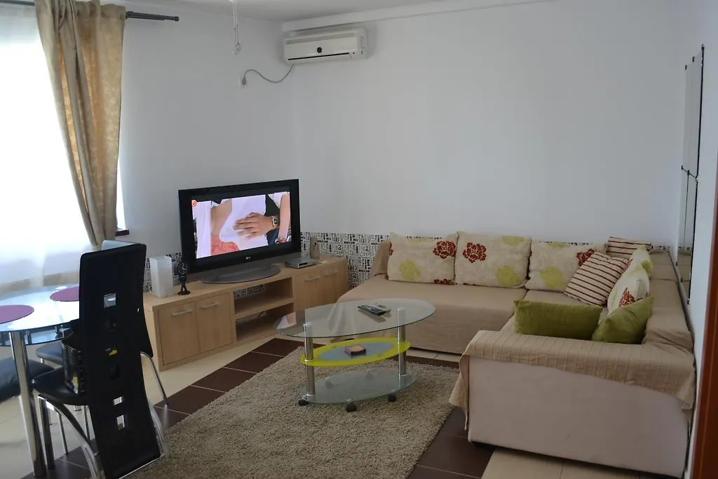 Charming Big Terrace Apartment Bucareste