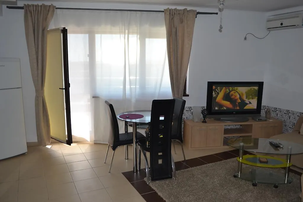 Charming Big Terrace Apartment Bucareste