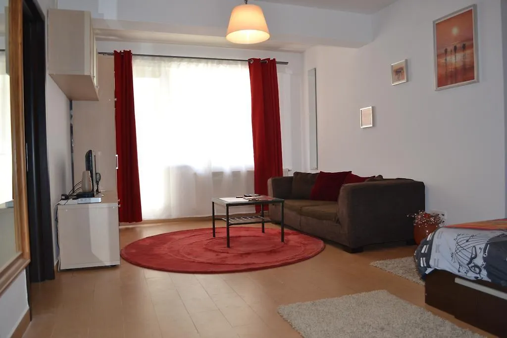 Charming Big Terrace Apartment ブカレスト