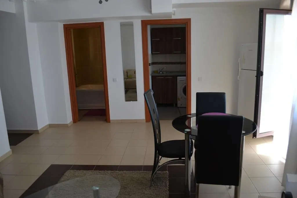 Charming Big Terrace Apartment ブカレスト