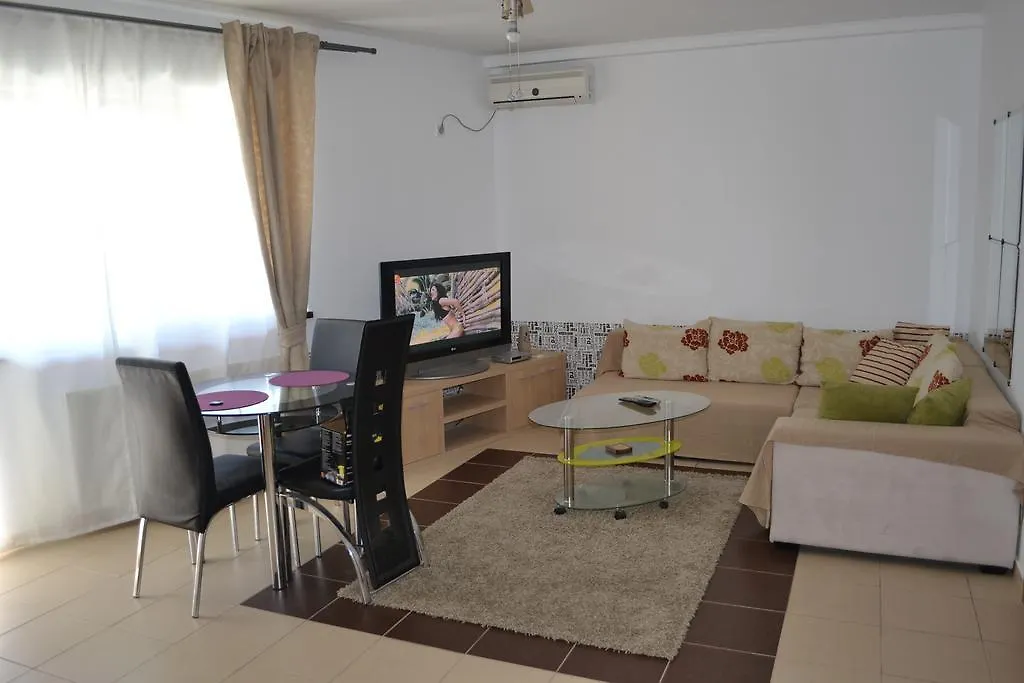 Charming Big Terrace Apartment ブカレスト 0*,